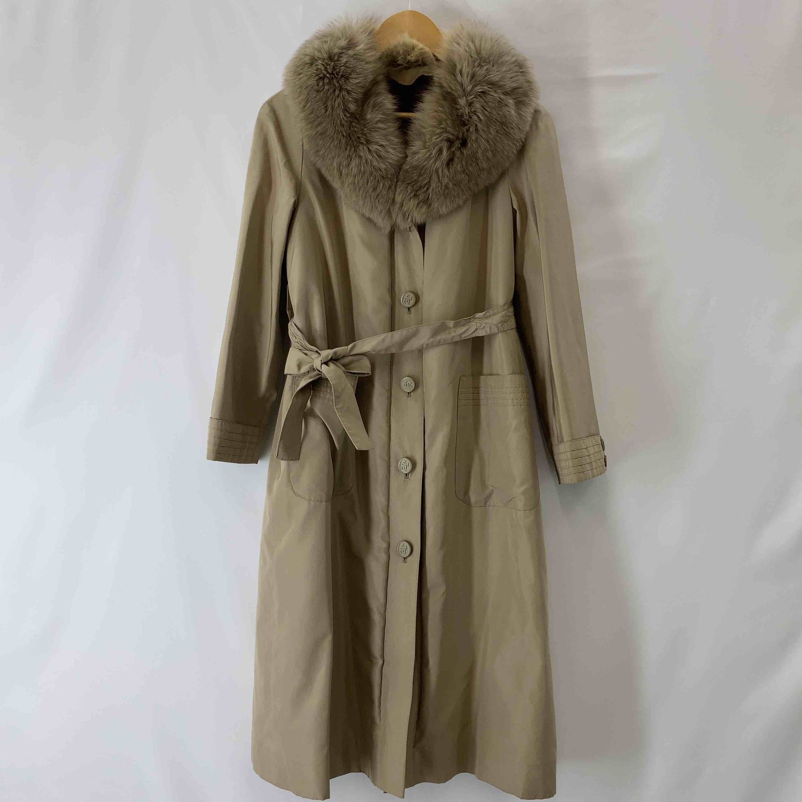 エンバの毛皮ライナーつきトレンチコート