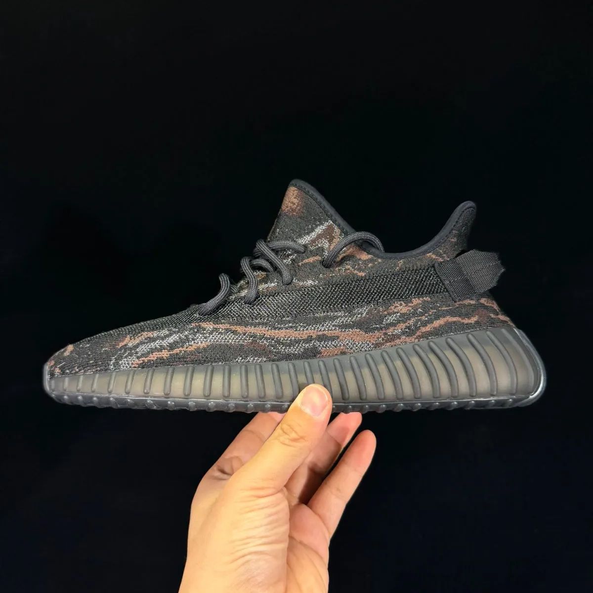 adidas YEEZY Boost 350 V2 