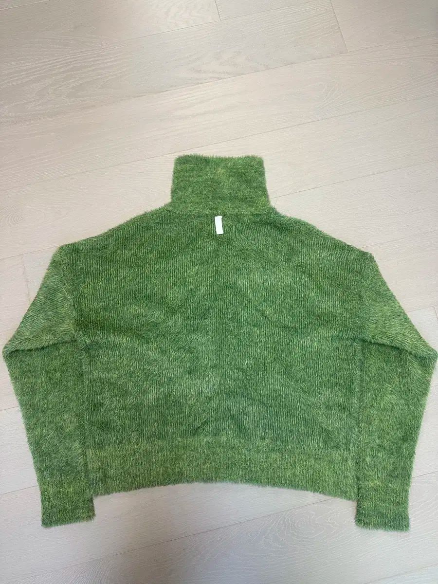 抽象的な ノーマニュアル ヘアリー ハイネック ニット 楽しい