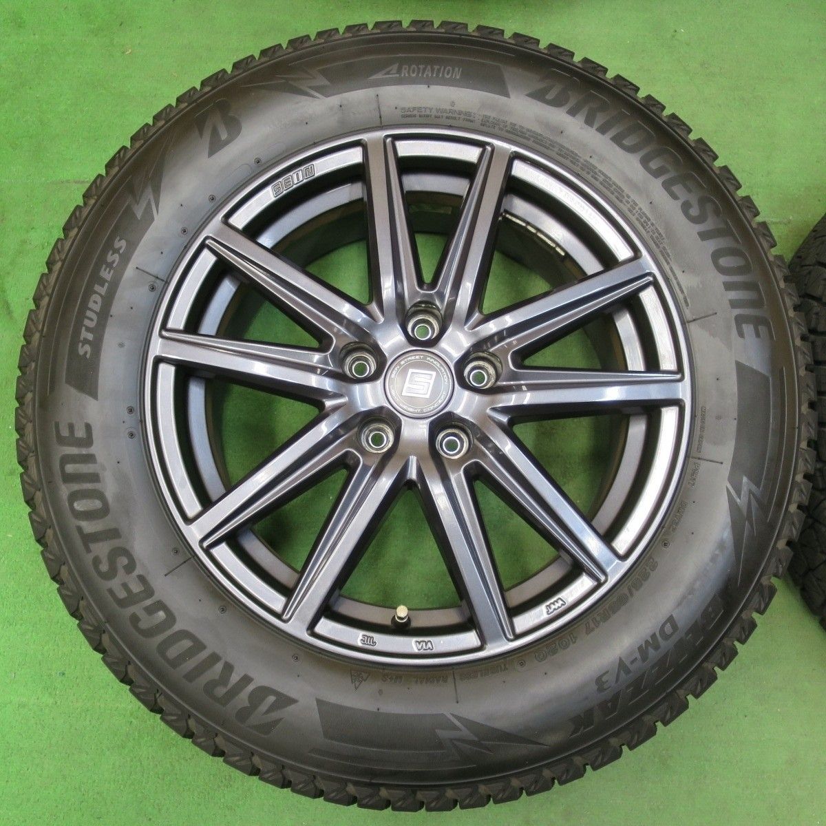 ☆送料込☆バリ溝☆ブリヂストン ブリザック DM-V3 225/65R17 4本 ブリザック 【2024年製】 BRIDGESTONE 225/65R17 102S BLIZZAK