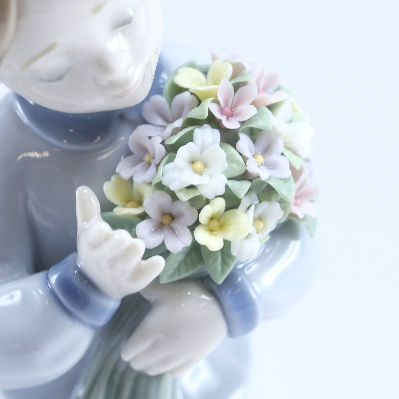 【絶版 希少 美品】リヤドロ LLADRO 6869 「大好きな香り」 絶版 希少 美品】リヤドロ LLADRO 6869 「大好きな香り」 - メルカリ
