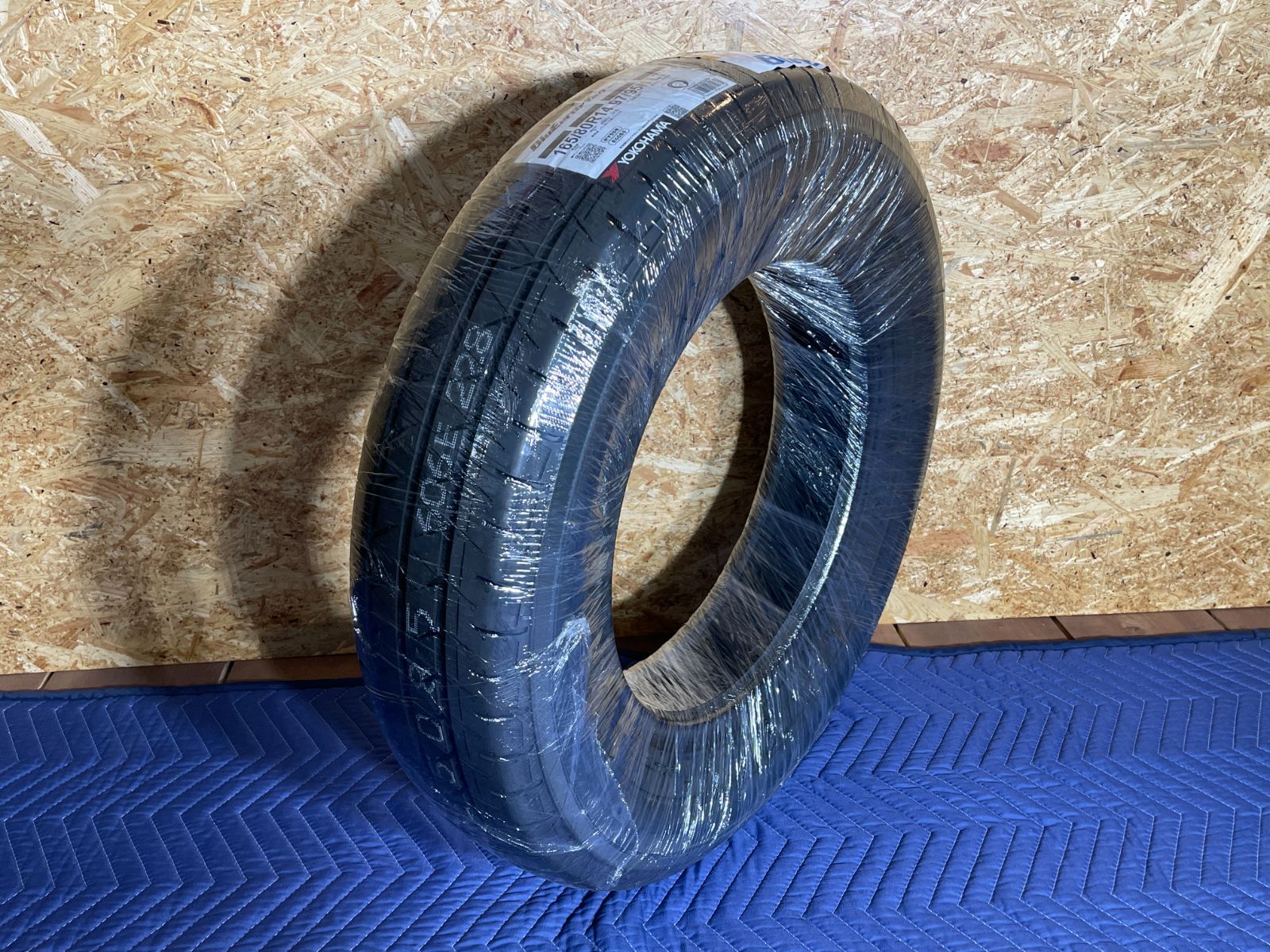 ヨコハマタイヤ ブルーアース バン アールワイ ゴーゴー 165 80R14 97N