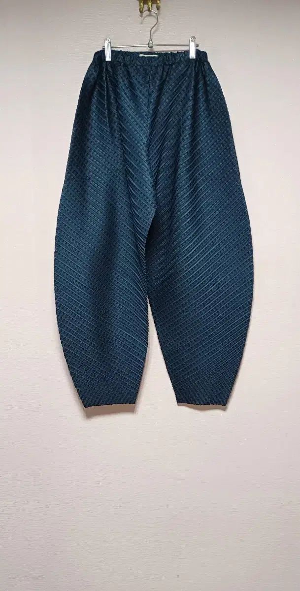 ISSEY MIYAKE イッセイミヤケ PLEATS PLEASE プリーツプリーズ ズボン 3 サイズ