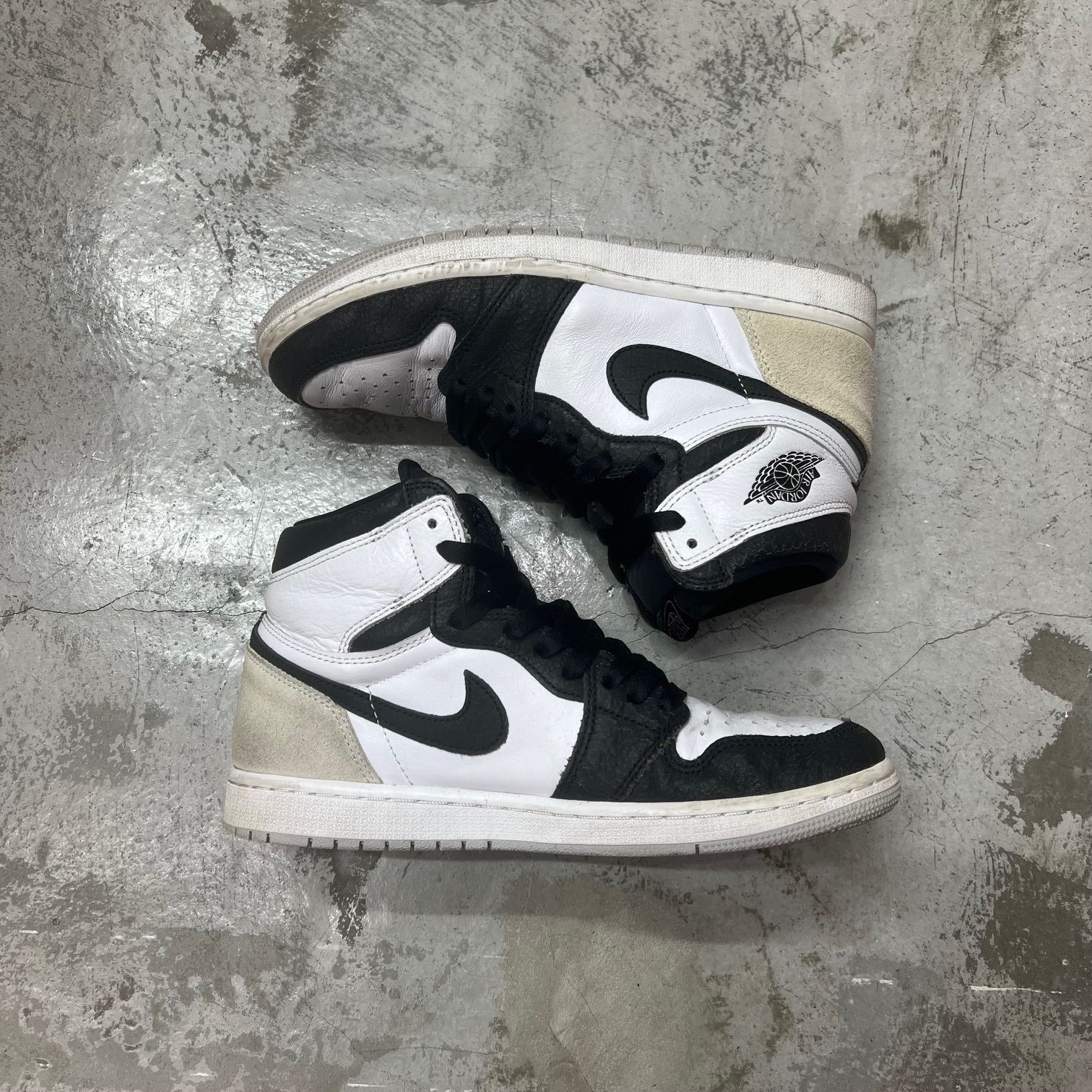 国内正規 Nike Air Jordan 1 High OG Bleached Coral 555088-108