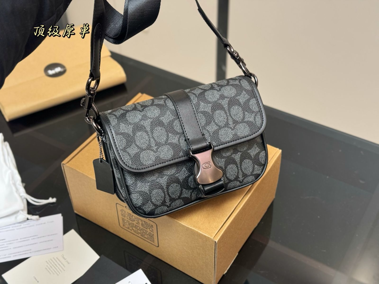 今日 COACH メンズ ポストマンバッグ 今在庫 価格-MM輸入