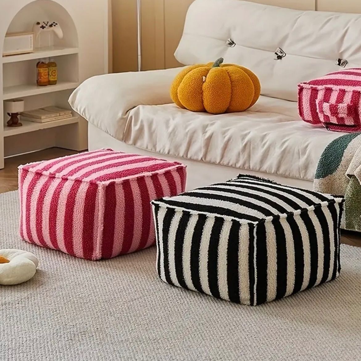 チェア 椅子 クッション オッドマン 正方形 フロアクッション ニット製 電源不要 リビングルーム ダイニングルーム キッズルーム 子供部屋 キッズ 子供 靴替えに最適 多用途 かわいい おしゃれ かっこいい ユニーク ストライプ ホワイト ブラック