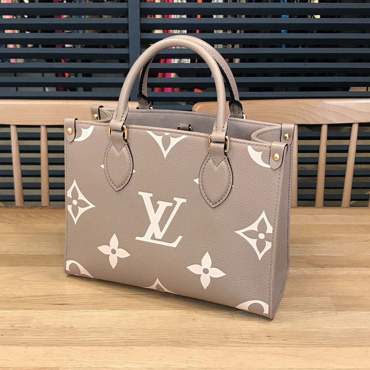 超美品 ルイヴィトン 現行 アンプラント オンザゴーPM M45779 2WAY 
