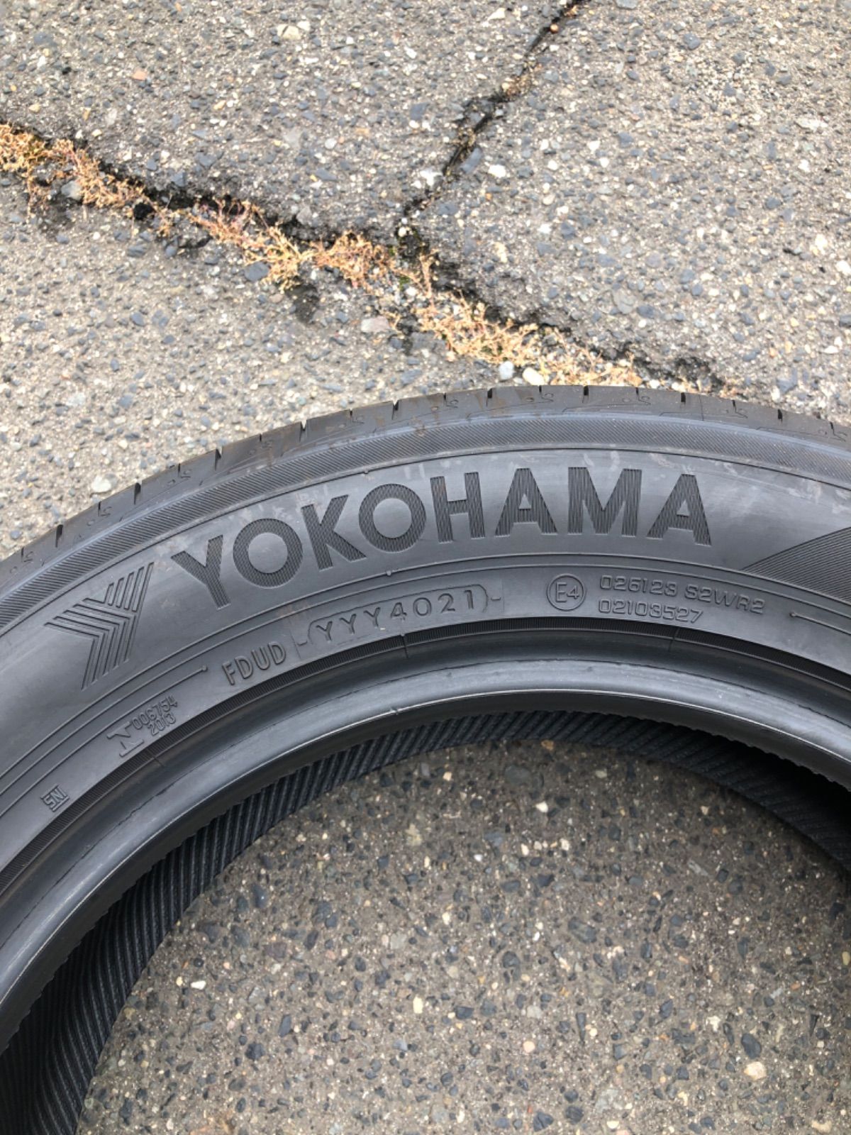 バリ山 dB V552 215/55R16 9.5部山 デシベル ヨコハマタイヤ ADVAN - メルカリ