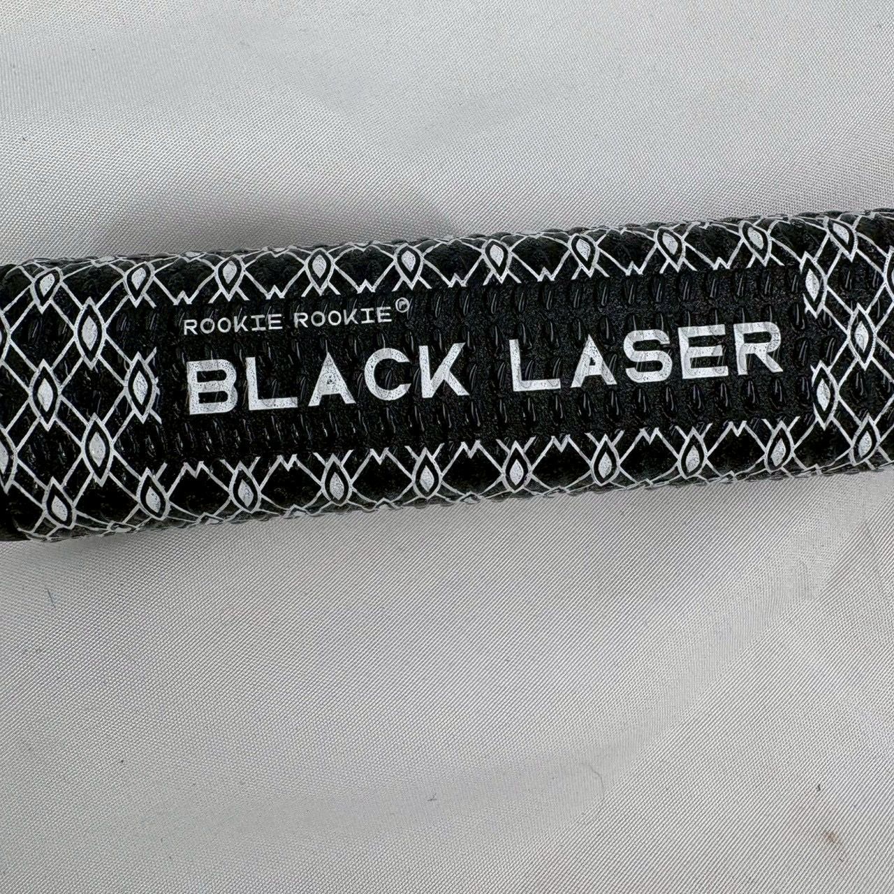 ブラック