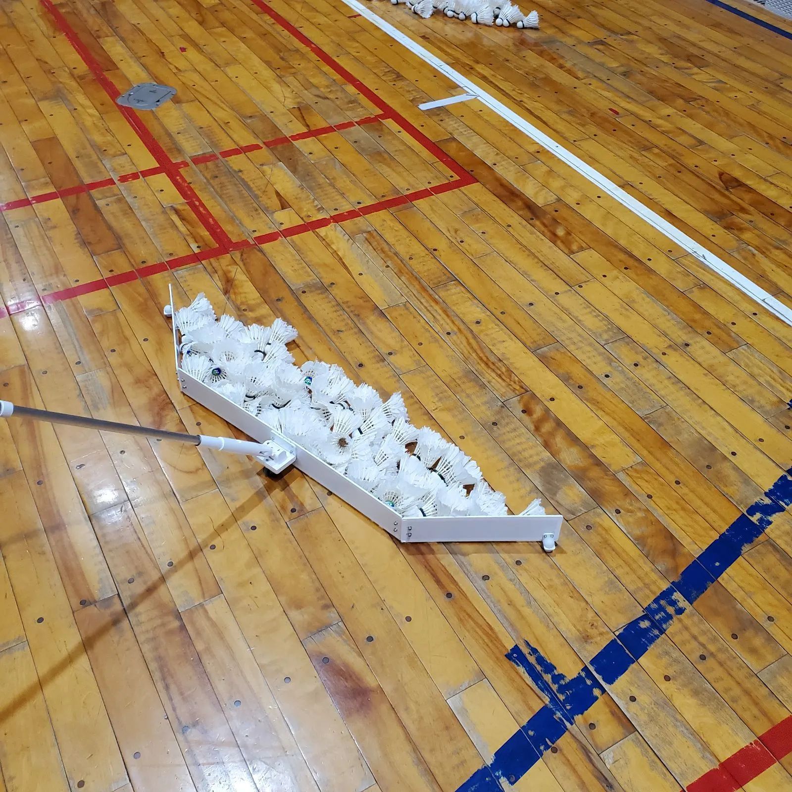 シャトルトル バドミントン シャトル 集め 道具
