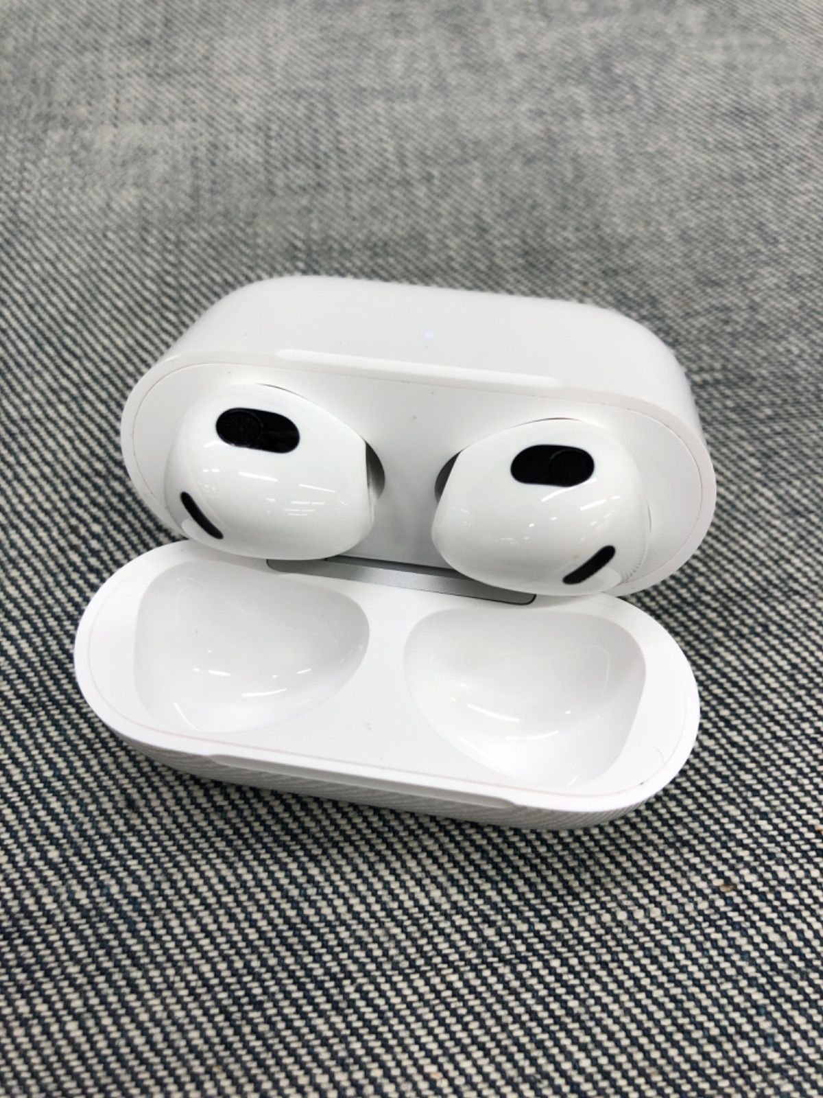0 YG25061706 ≪品≫ Apple Air Pods (第3世代) Magsafe 2024 充電