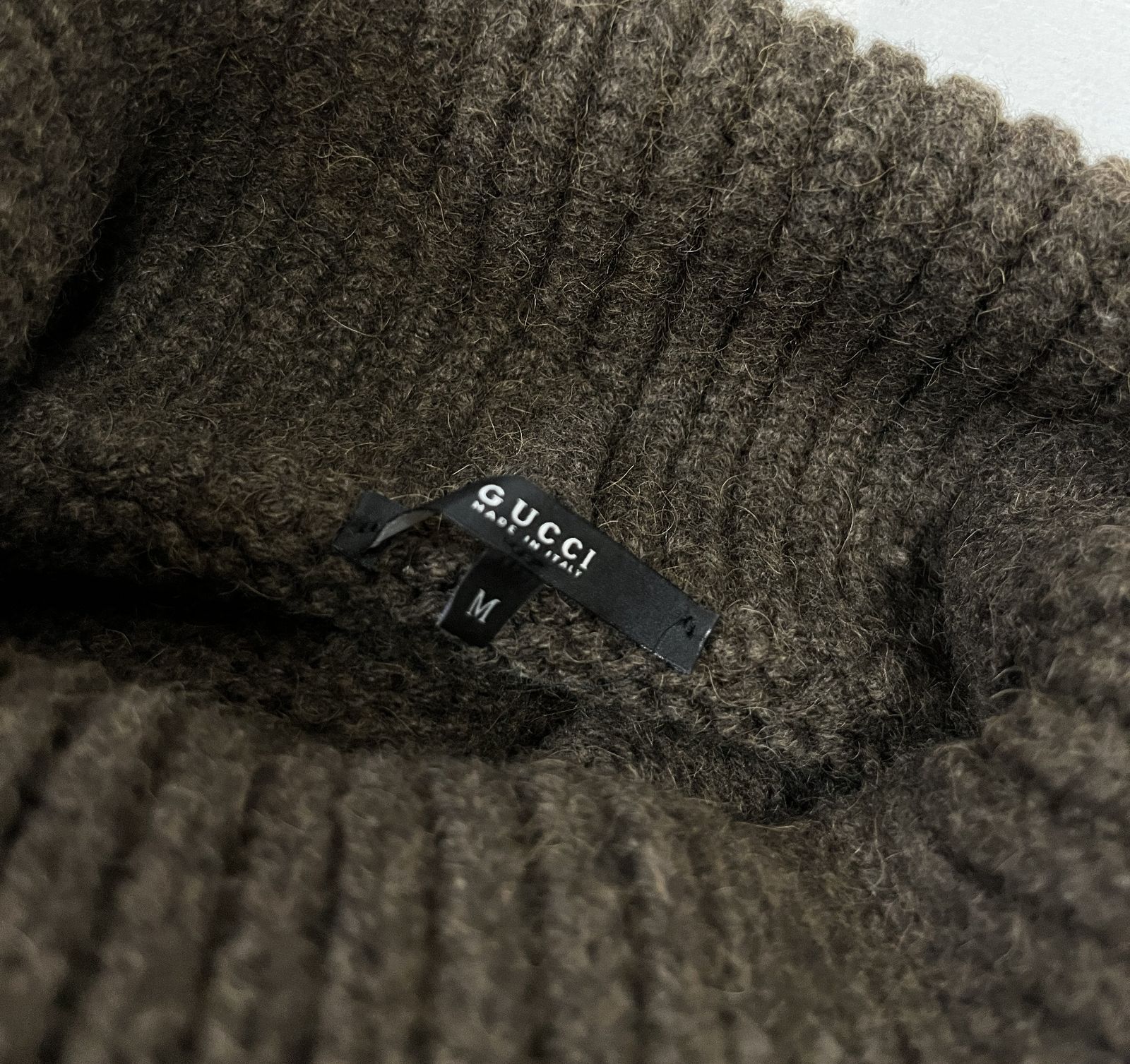 イタリア製 GUCCI｜グッチ GGレザーロゴ ニットポンチョ - メルカリ