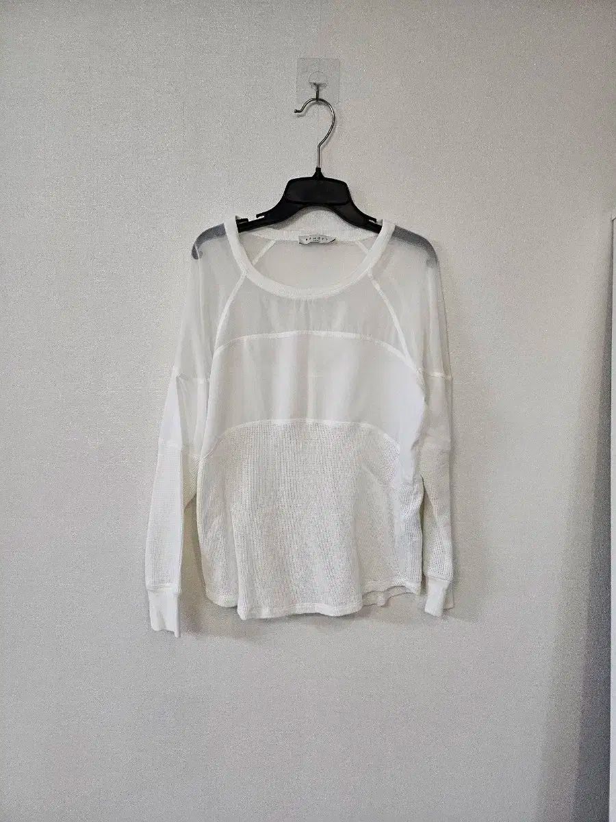 SANDRO サンドロ Tシャツ