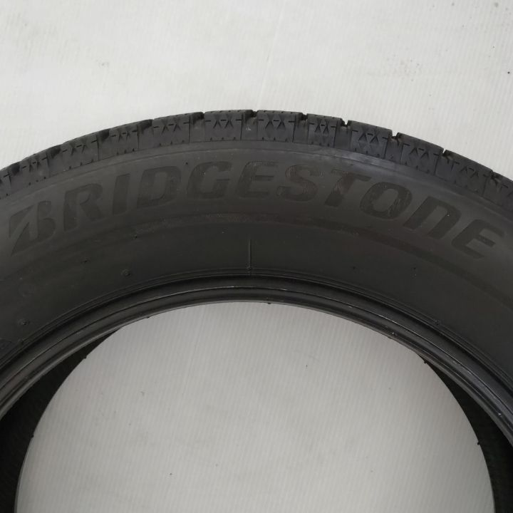 0 T 25011 スタッドレスタイヤ ブリヂストン BLIZZAK VRX 2 225 60 R 17 4本セット