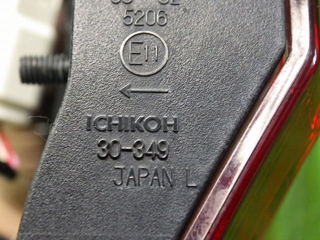 トヨタ GRS200 GRS203 クラウンロイヤル 前期 内テールレンズ 左右 30