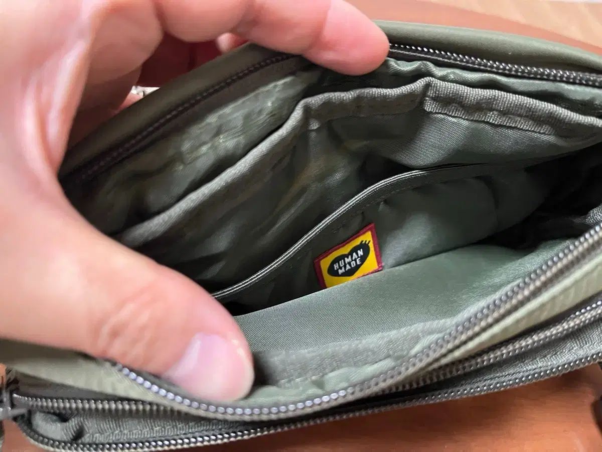 HUMAN MADE(ヒューマンメイド) クロスバッグ オリーブグリーン Human