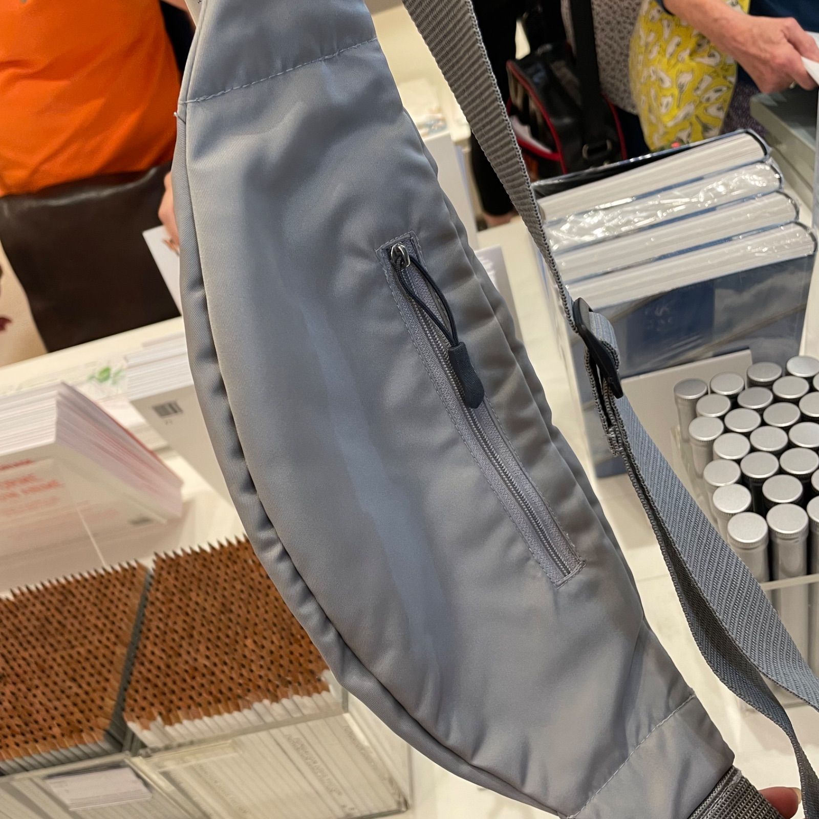 パリ限定！◇フォンダシオン・ルイヴィトン◇ショルダーバッグ  