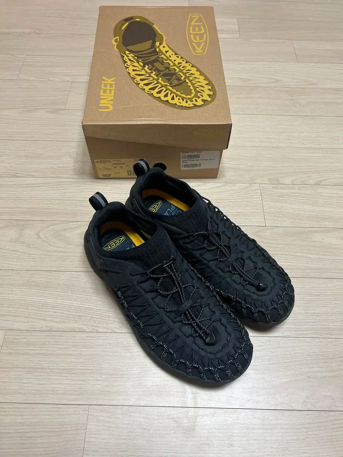 KEEN UNI-QSNK スニーカー ブラック 300サイズ