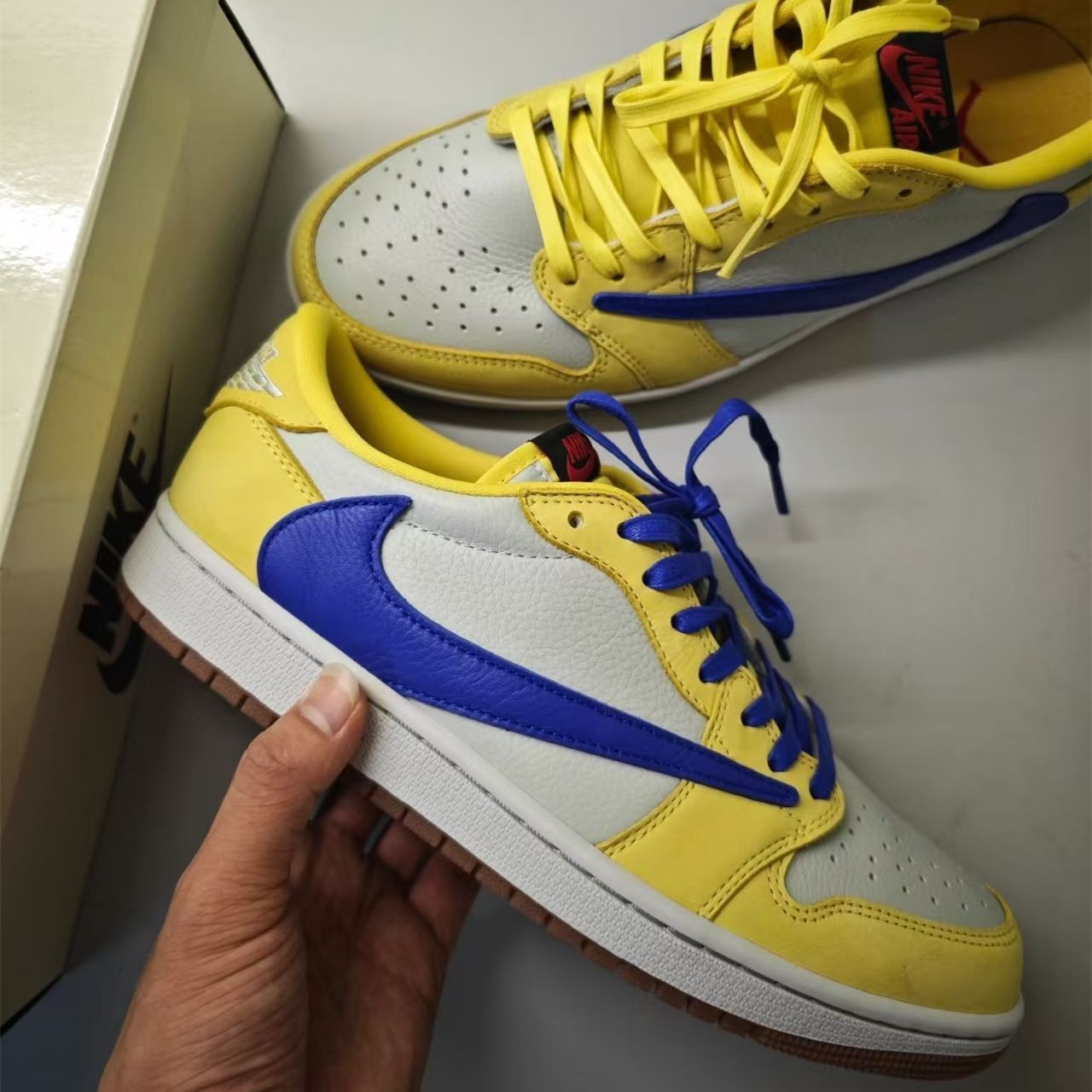 男女兼用ナイキ エア ジョーダン 1 ロー OG トラヴィス スコット カナリー レディース サイズNike Air Jordan 1 Low OG Travis Scott Canary Women'S