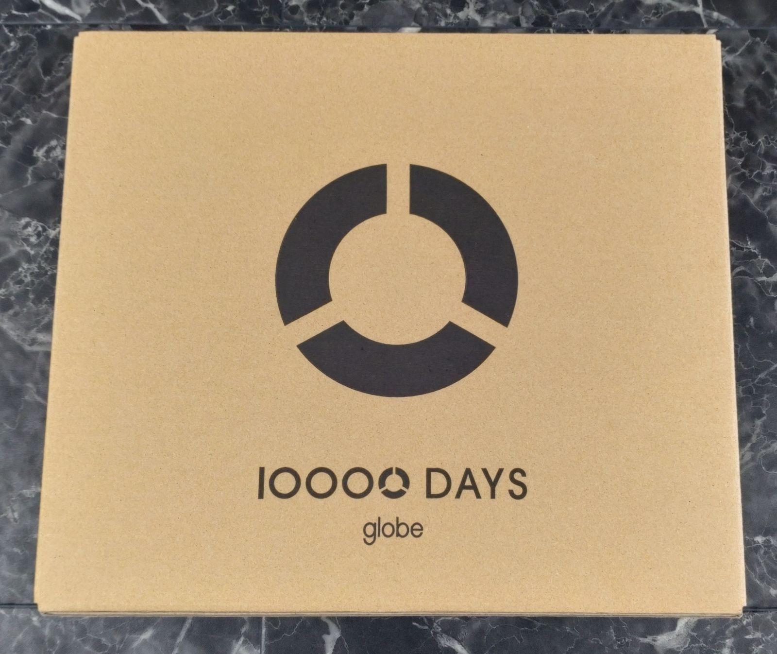 08. globe / 10000 DAYS Blu-ray付初回生産限定盤 mu-mo SHOP限定オリジナル特典付 - メルカリ