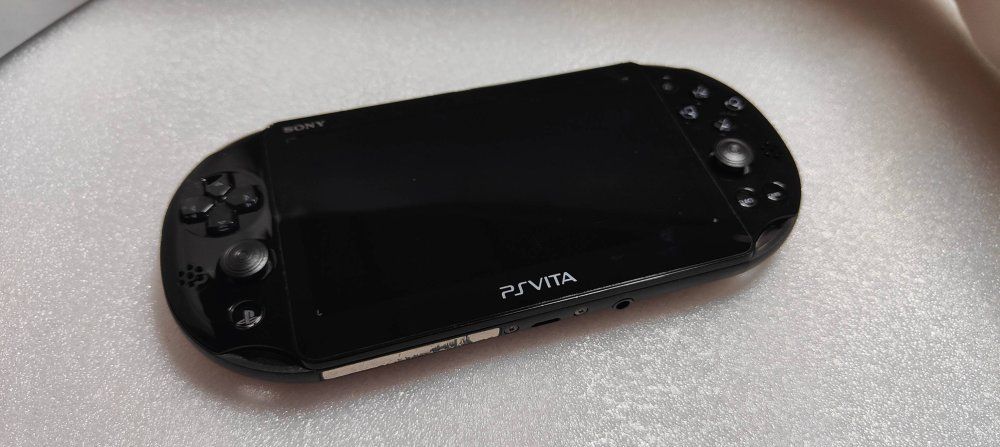 中古 PlayStation Vita Wi-Fiモデル ブラック (PCH-2000ZA11) [video game]