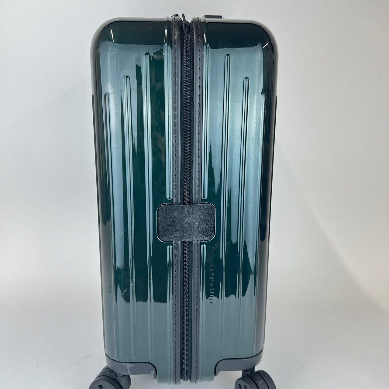 RIMOWA リモワ Essential Lite Cabin エッセンシャルライトキャビン 37L Green　グリーン　Polycarbonate　 ポリカーボネート　キャリーバッグ　スーツケース