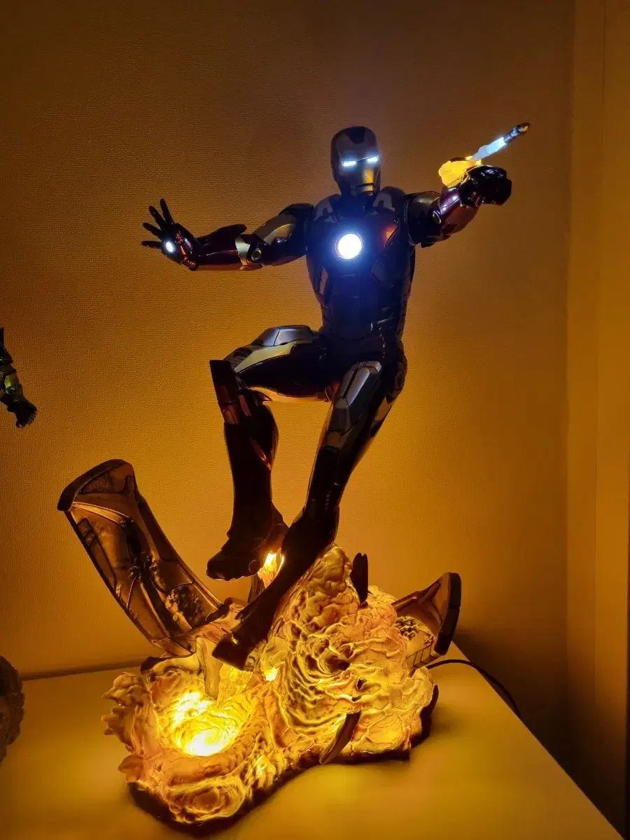 ホットトイズ x サイドショウ アイアンマン マーク7