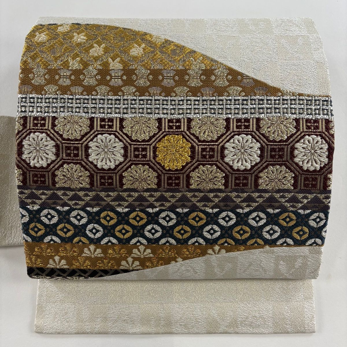 名古屋帯 美品 秀品 うさぎ 蜀江華文 金糸 箔 クリーム 正絹