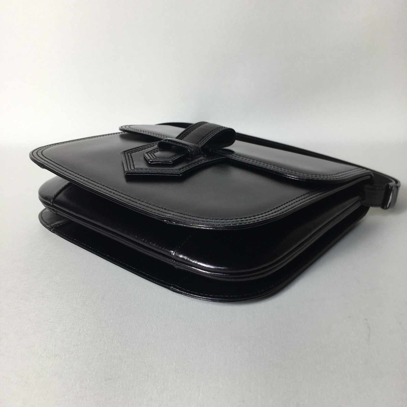 2505-226｜美品｜イヴサンローラン ショルダーバッグ レザー ブラック 2505-226｜美品｜イヴサンローラン ショルダーバッグ レザー