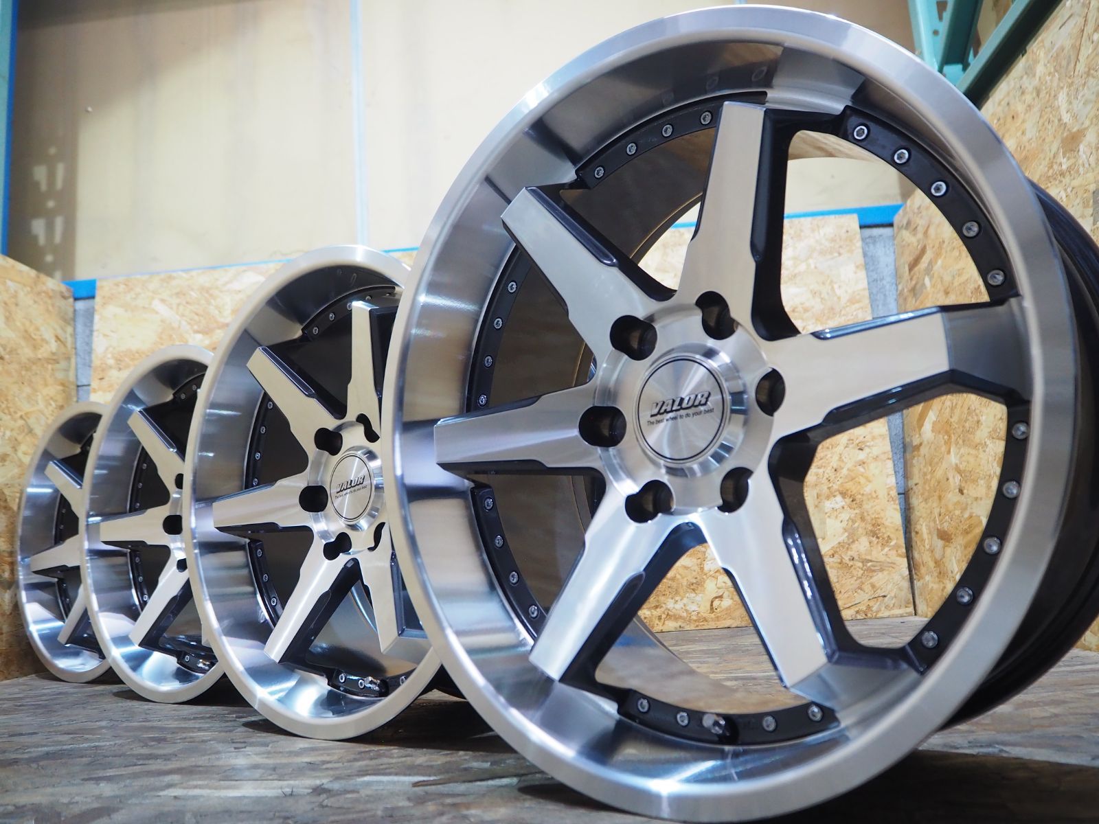 ☆新品☆4枚セット☆逆ゾリ コンケイブ 深リム 高級 VALOR DCR 19inch