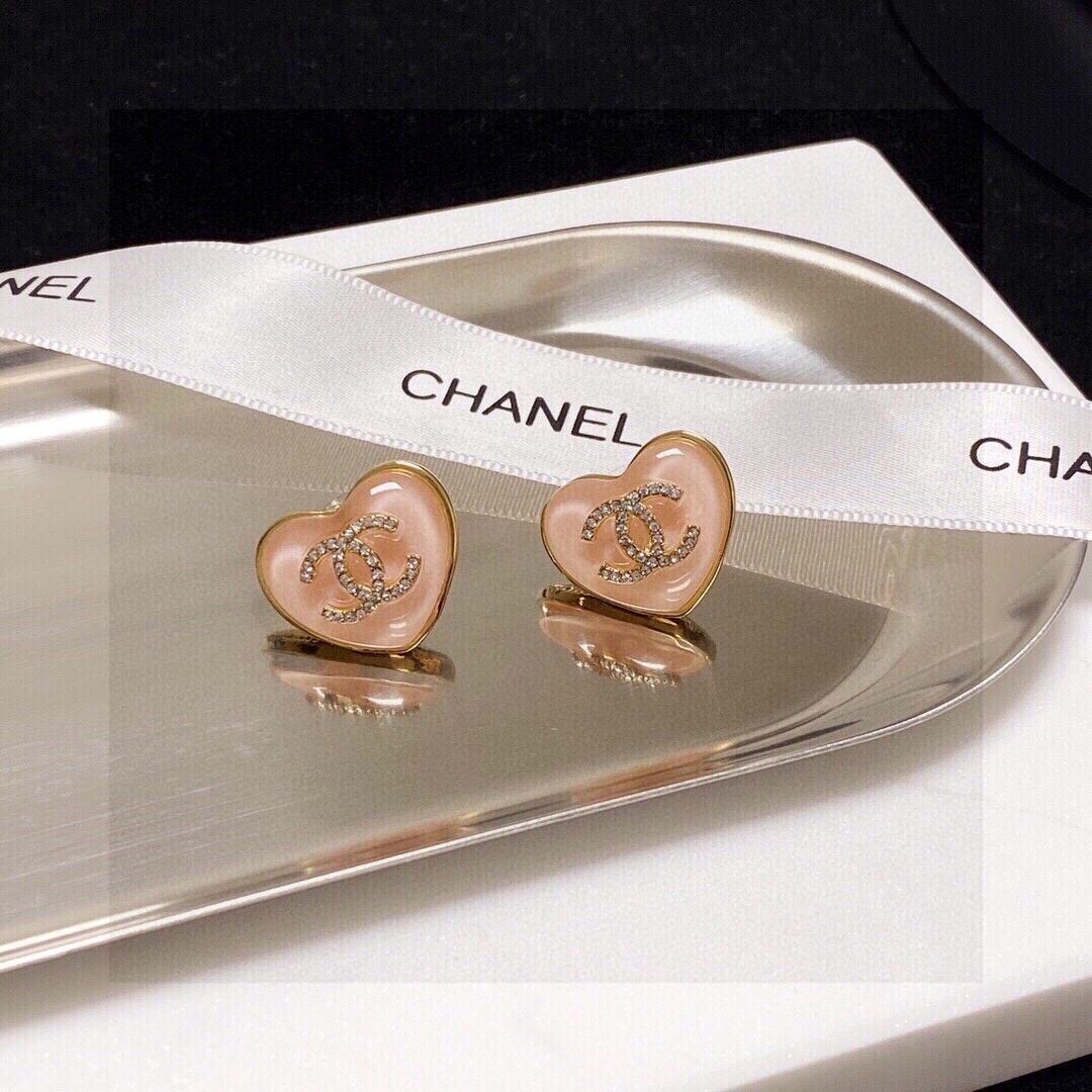 愛と洗練の調和【CHANEL】ピアス ハート ピンク CHANEL ハート型ピアス ピンク/ホワイト - メルカリ