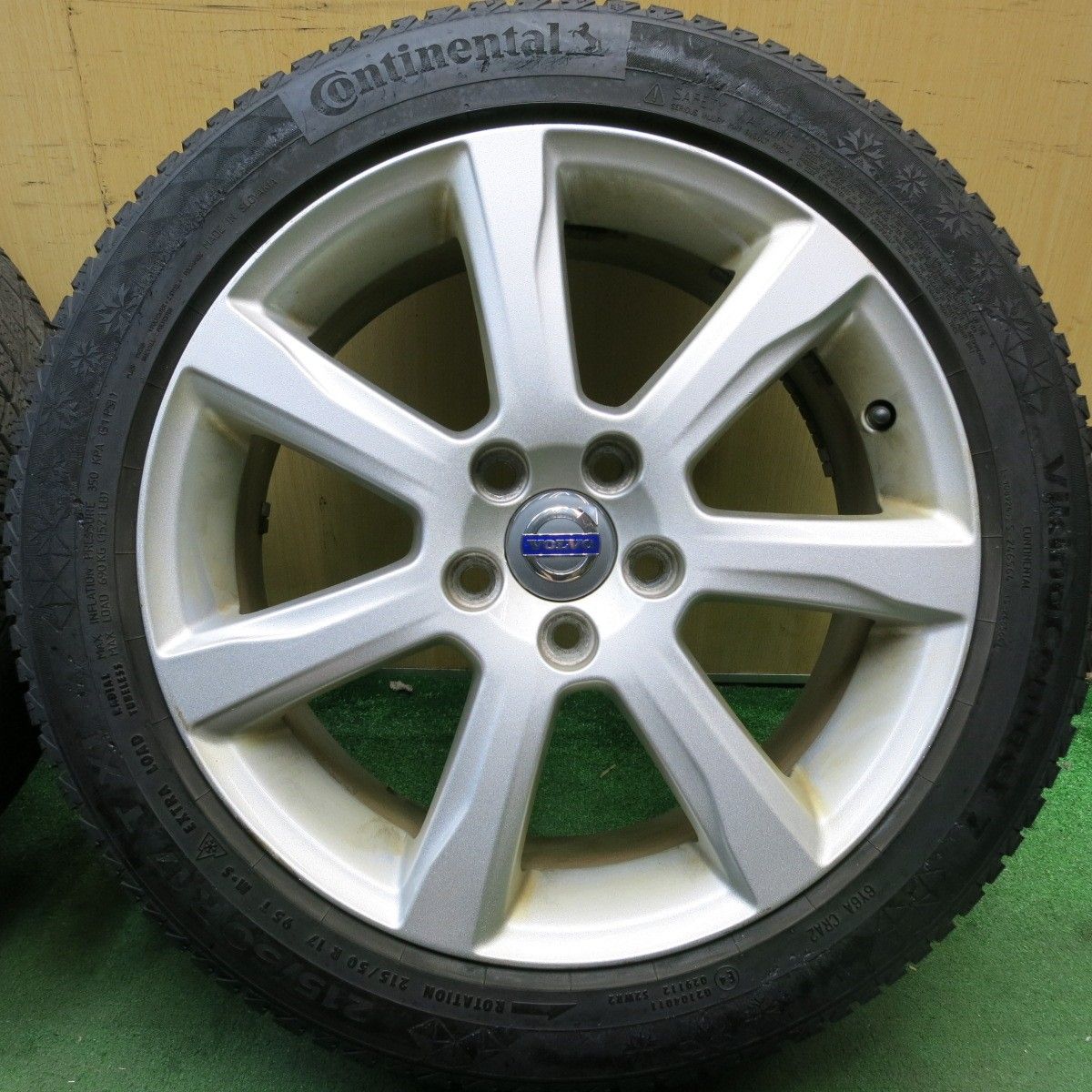 お楽しみに。 4本価格 ボルボ V60 S60 純正 215 50R17 スタッドレス コンチネンタル バイキングコンタクト7 17インチ PCD108 5H 5092810HAス