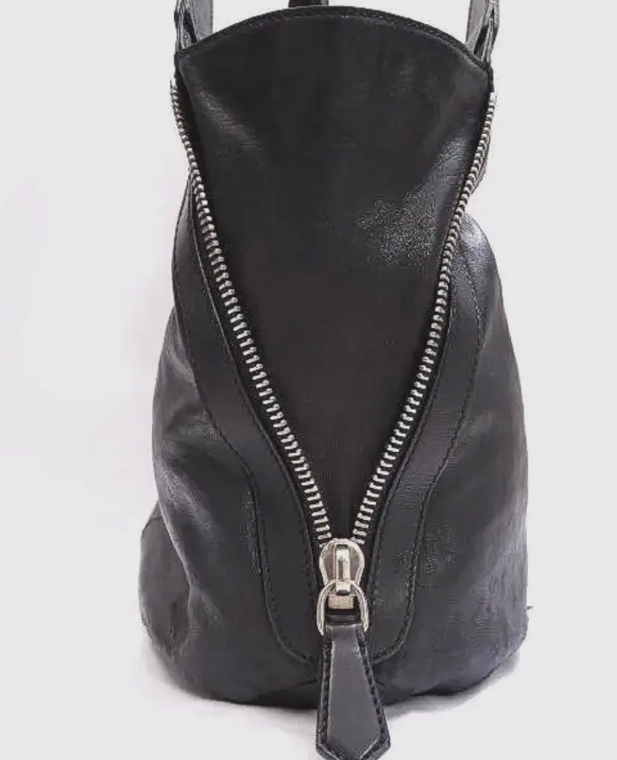 美品☆GIVENCHY ジバンシィ TINAN ティナン A4対応 男女可 レザー