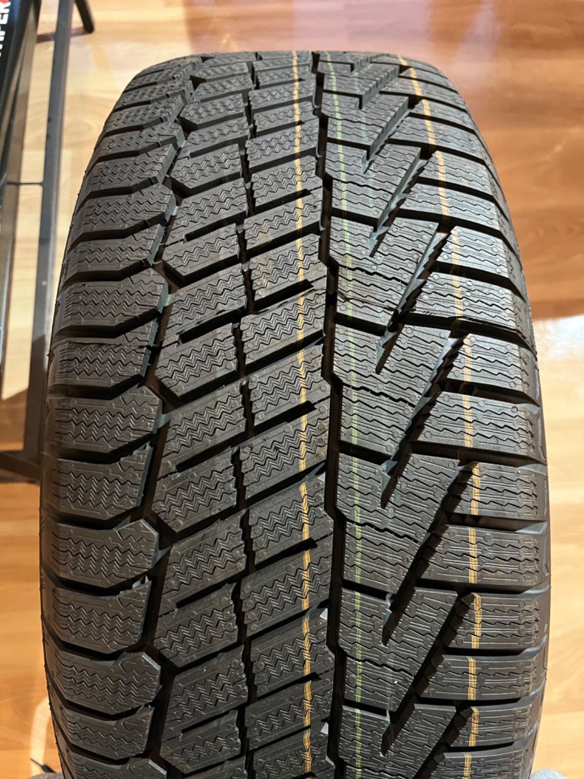 ミニ　クロスオーバー　スタッドレスタイヤセット 225/55R17 ミニ クロスオーバー スタッドレスタイヤセット 225/55R17 MINI F60