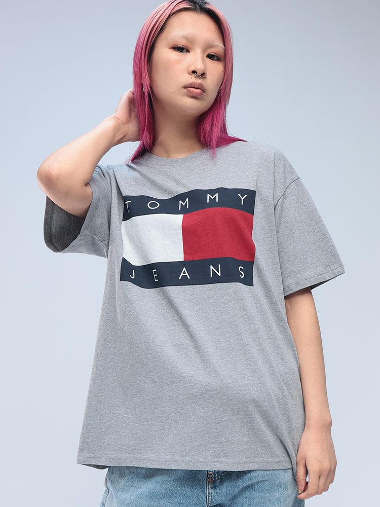TOMMY JEANS (トミージーンズ) フラックロゴ リラックスフィット クルーネック 半袖 Tシャツ
