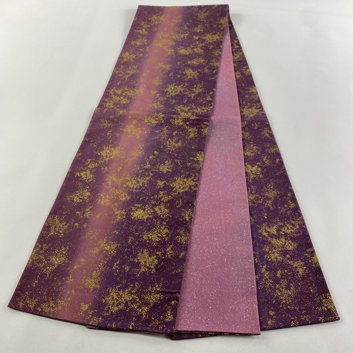 着物 名品 袋帯 紫 全通 幾何学 紬地 鈴乃屋 正絹 袋帯 秀品 鈴乃屋 波 幾何学模様 箔 紫 六通 正絹 中古 - メルカリ