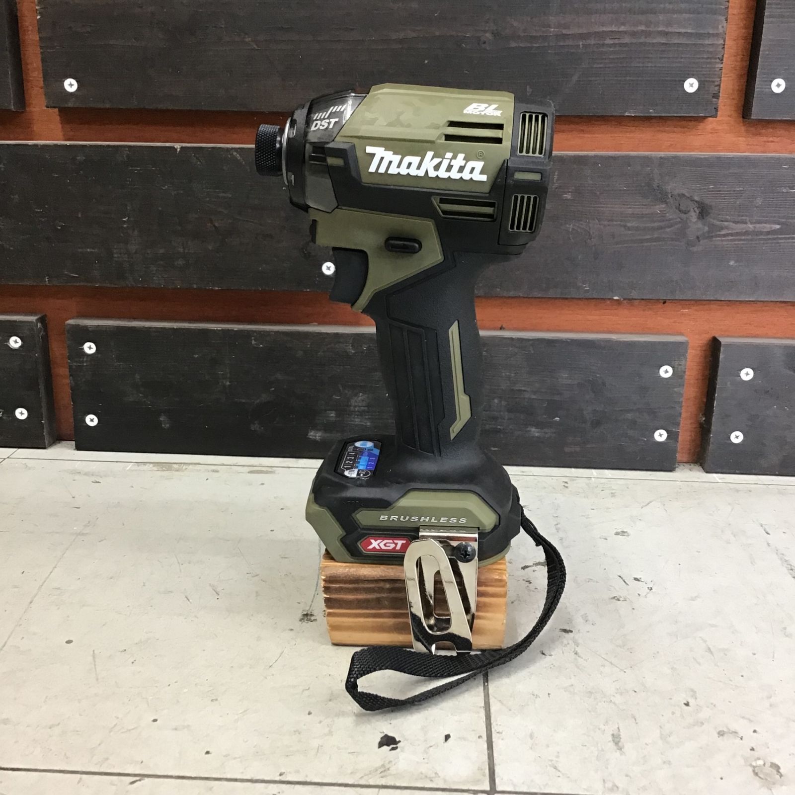 中古美品】マキタ/makita コードレスインパクトドライバー TD002GZO  