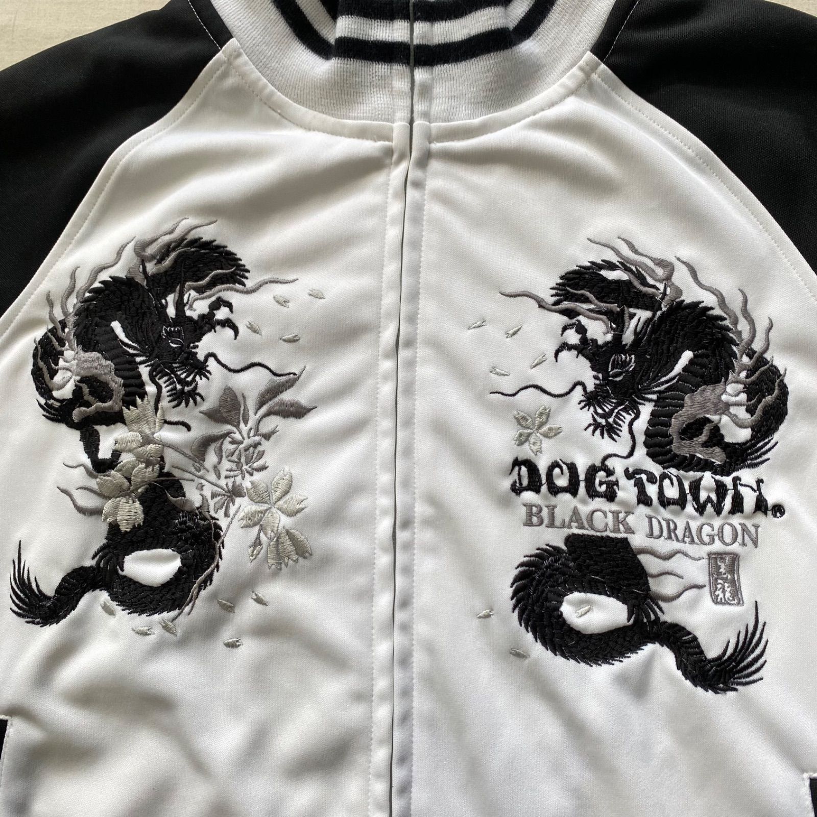 極美品■DOG TOWN-BLACK DRAGON- フルジップジャケット　刺繍 Yahoo!オークション - 【人気】DOG TOWN ドッグタウン 黒龍 刺繍