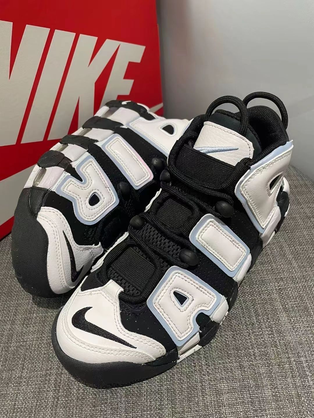 新品 未使用 NIKE エア モアアップテンポ