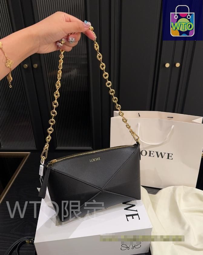 LOEWE チェーンショルダーバッグ