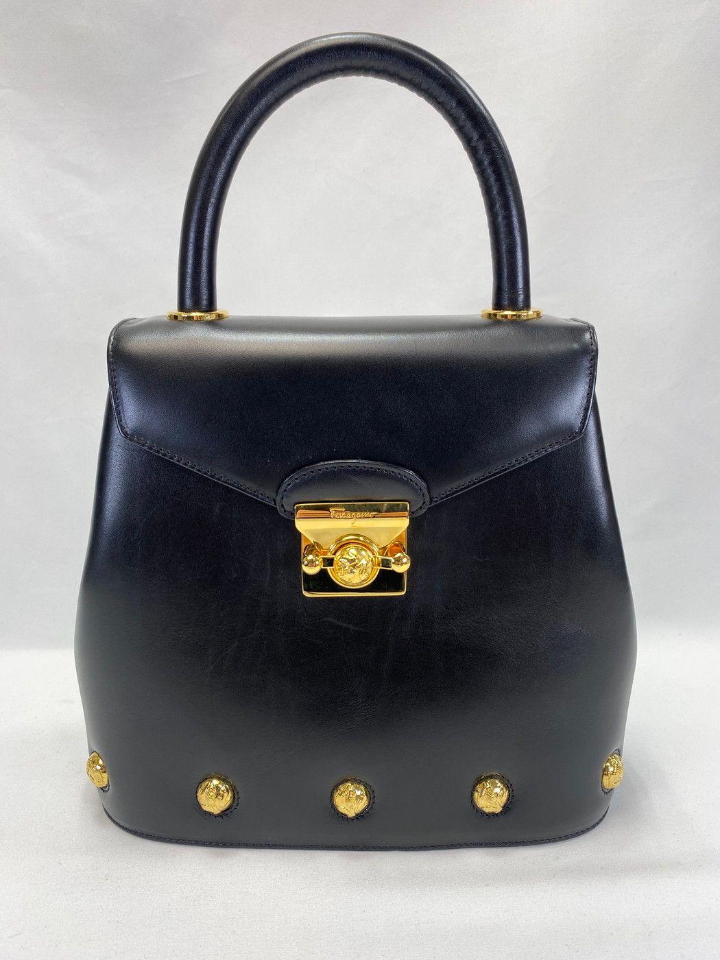 Salvatore Ferragamo ハンドバッグ　ゴールド Salvatore Ferragamo】ハンドバッグ ゴールド金具 ブラック