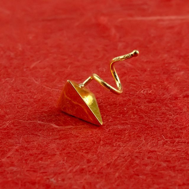 キャッチのいらないピアス ゴールド