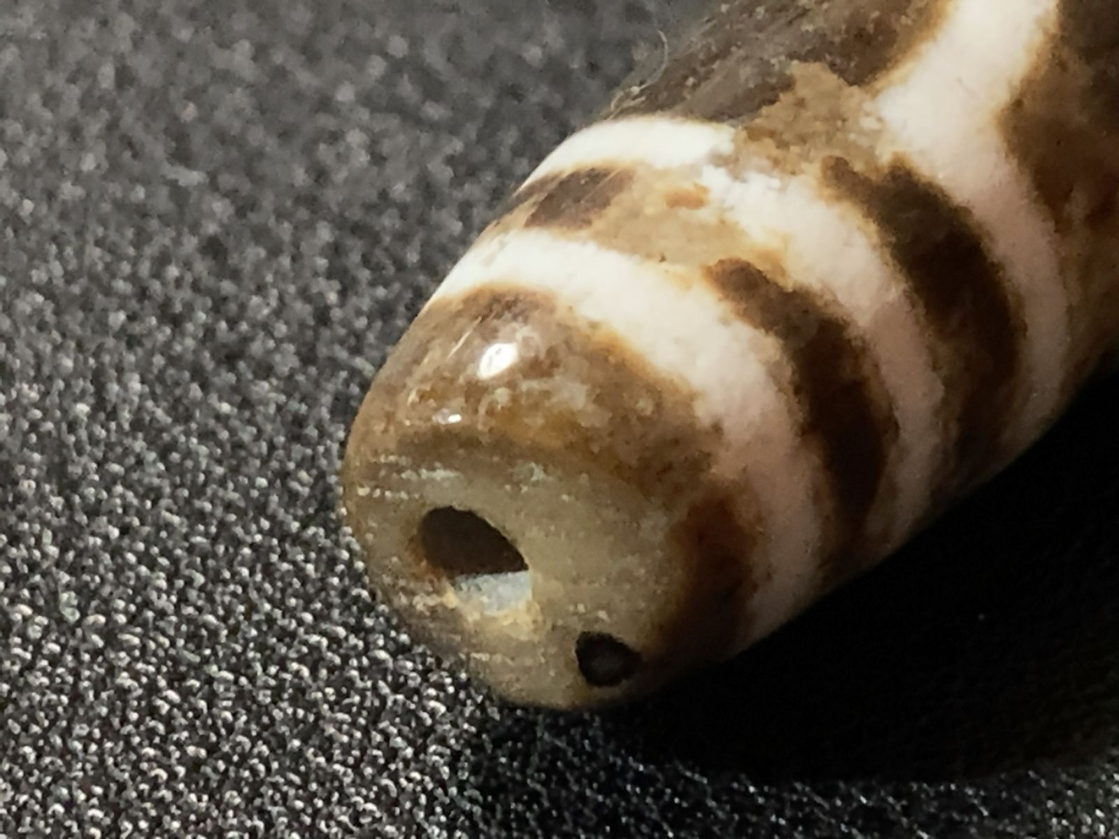 チベット 西蔵 3眼天珠  新品未使用 現代天珠 老天珠 ジービーズ  瑪瑙 九眼天珠 チベット伝来／チベット 天珠 dZi ジービーズ 西蔵