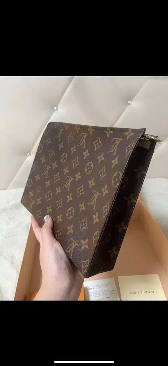 ★美品★ヴィトン モノグラム ポシェット トワレット26 クラッチバッグ LOUIS VUITTON モノグラム ポッシュトワレ 26 クラッチ 男女兼用