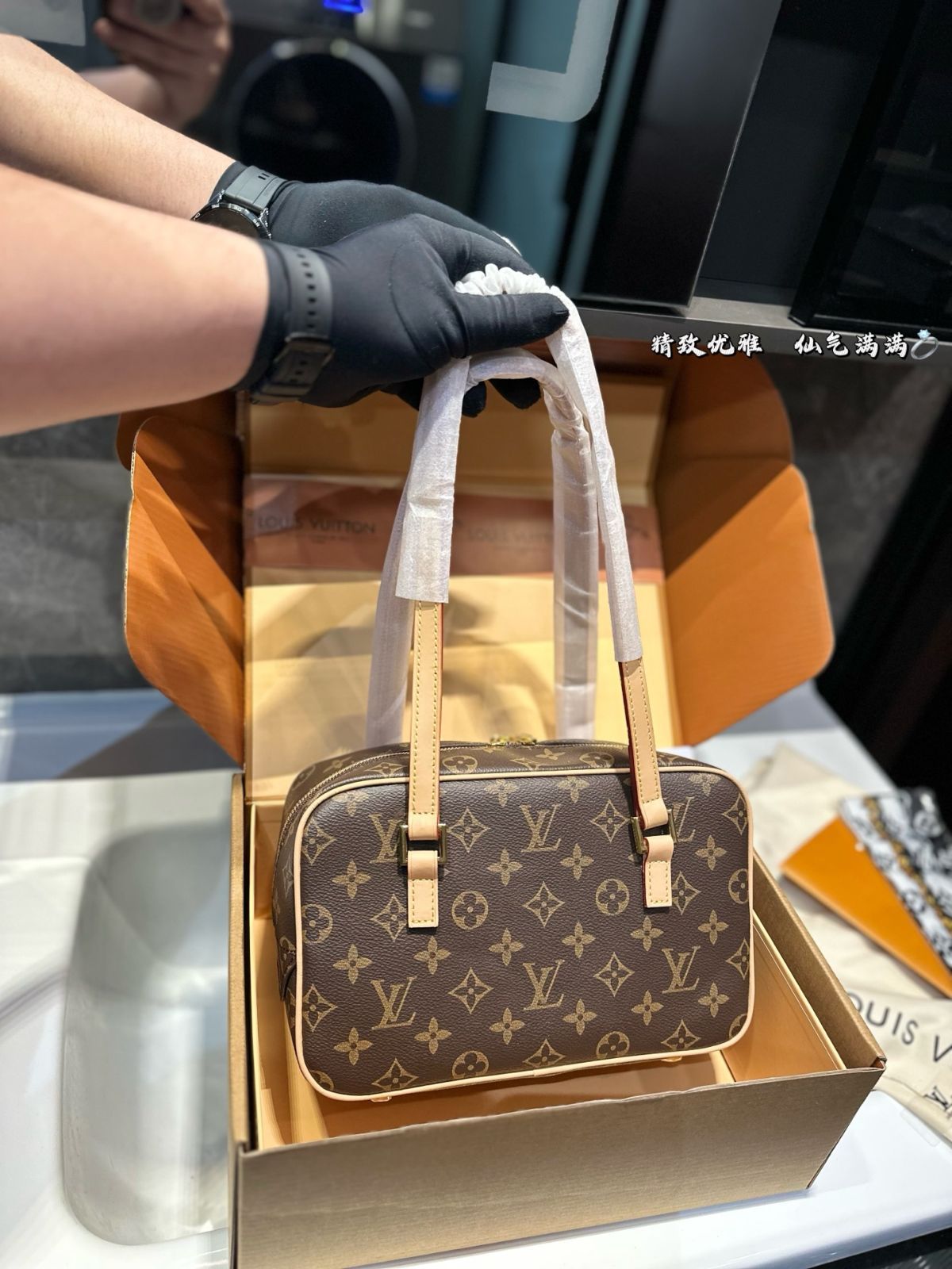 かり出品 ❤️P 1360（折り畳み式航空機ボックス）❤️ LV開口笑中古
