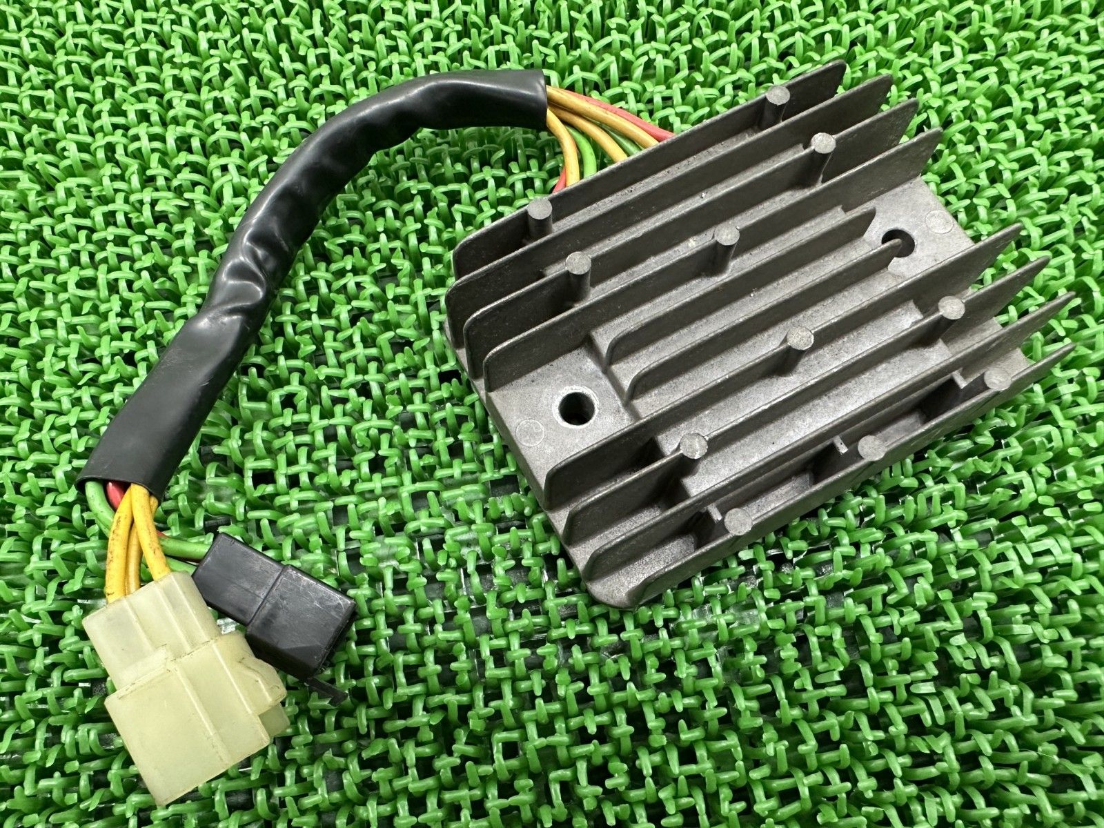 ドゥカティ レギュレーター 純正 - | 54040111C レギュレター 中古 