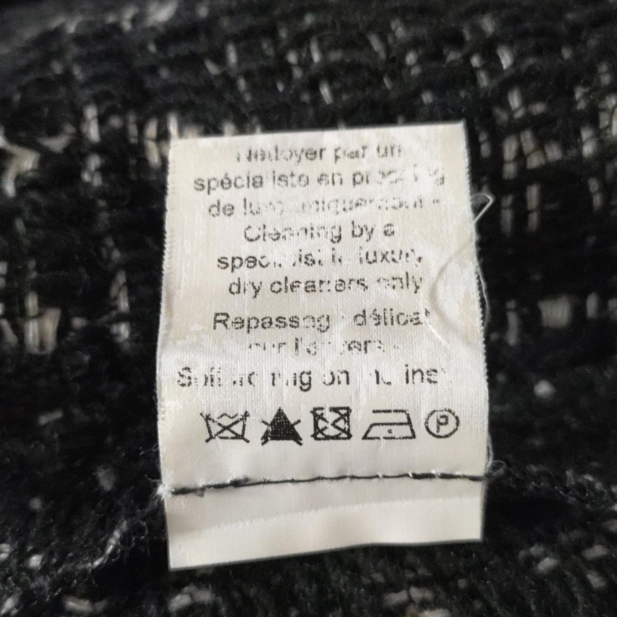 - 黒×アイボリー