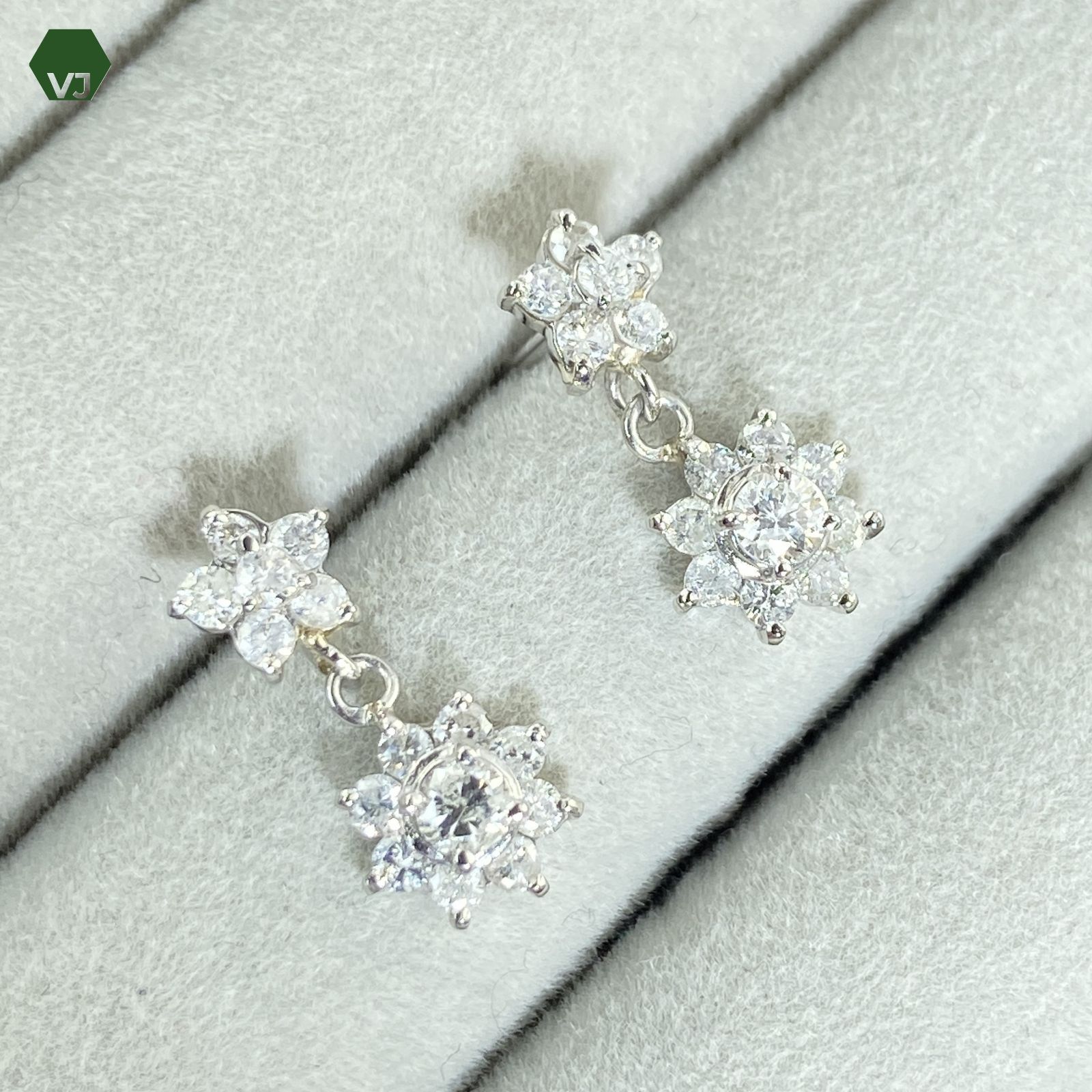 25‐02】ダイヤモンド ピアス D0.7ct 【中古】【PT900】☆By vivid-J 
