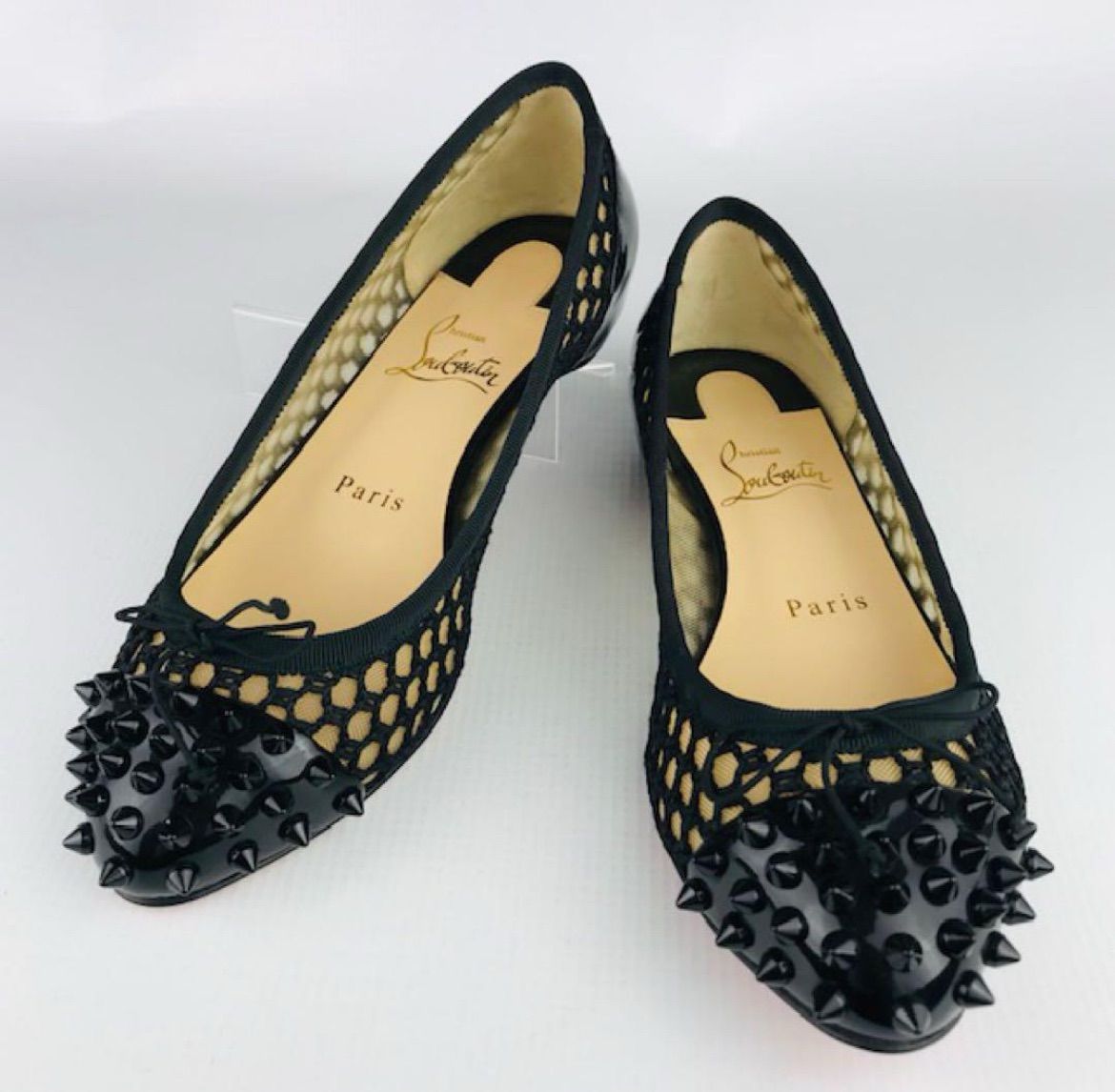 Christian Louboutin フラットシューズ メッシュ リボン Christian Louboutin フラットシューズ メッシュ リボン 靴