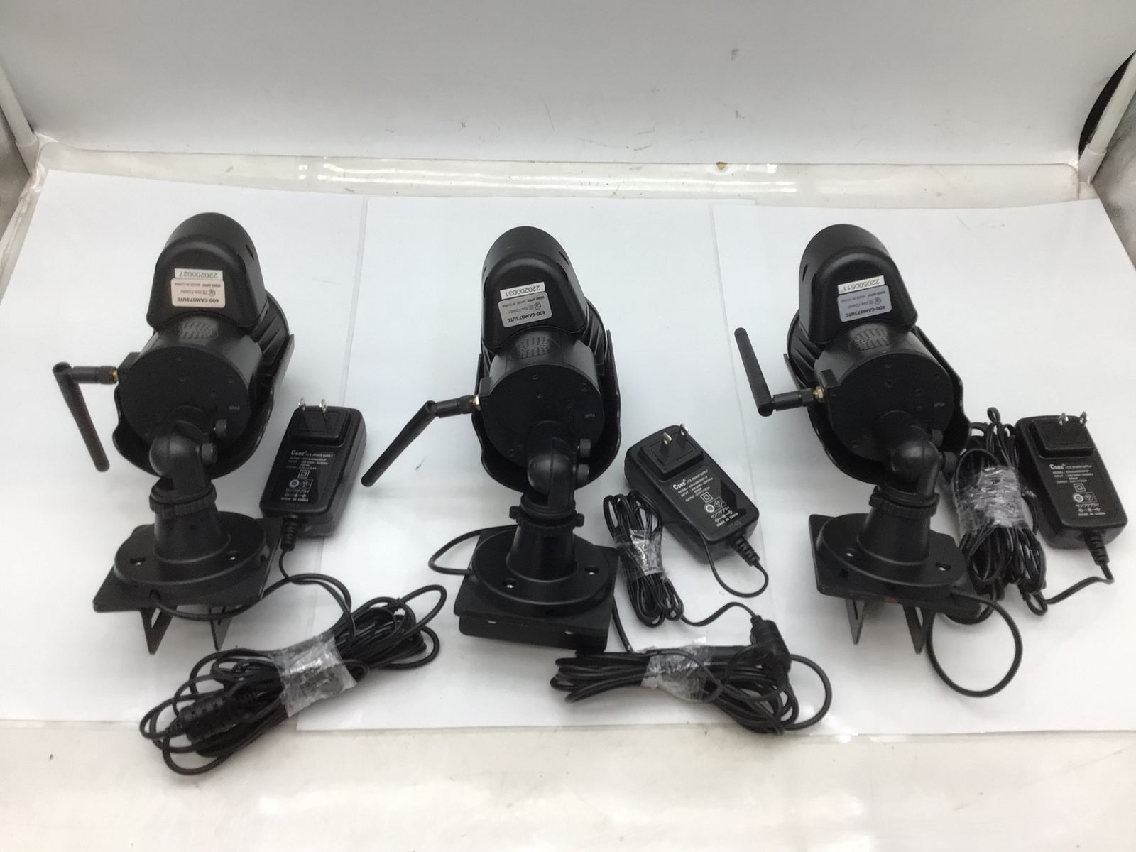 中古品】〇サンワサプライ 防犯カメラ4台+モニタ-1台セット 400-CAM075 